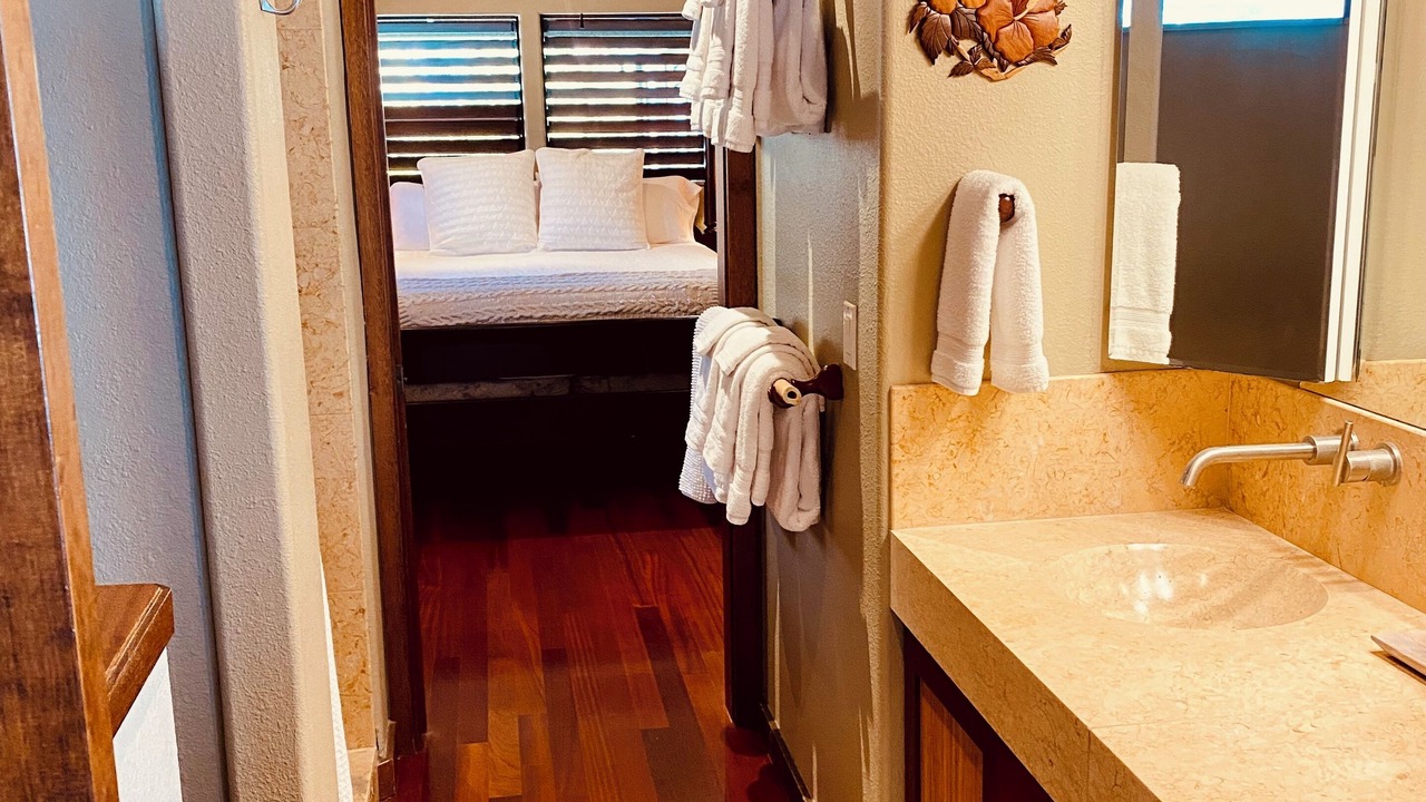 Photo of Bathroom in Kahaluu Bay