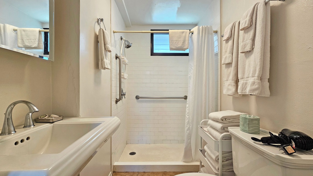 Photo of Bathroom in Diamond Head - Kapahulu - St. Louis