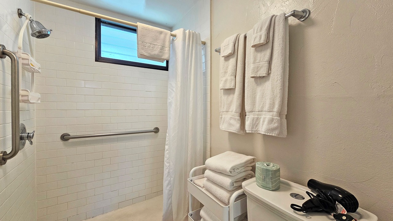 Photo of Bathroom in Diamond Head - Kapahulu - St. Louis