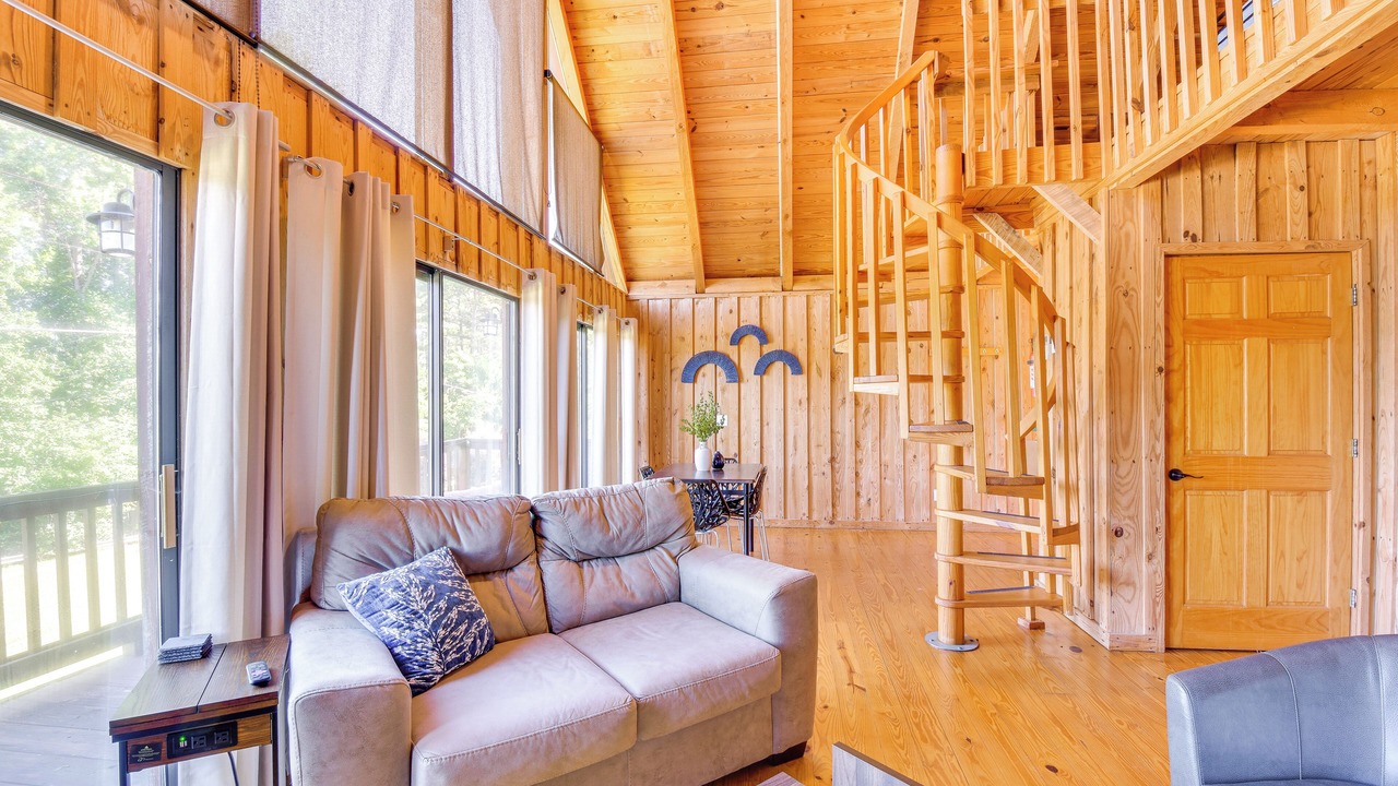 Photo of Livingroom in Six Mile