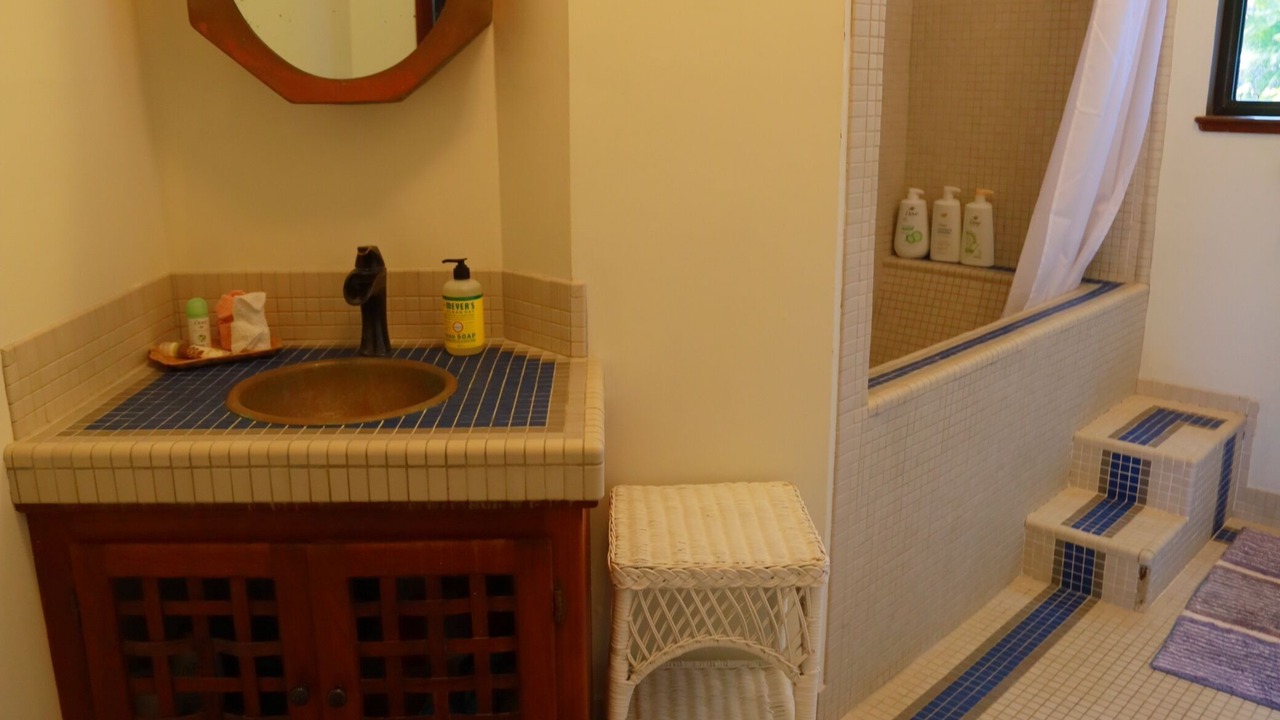 Photo of Bathroom in Kehena Beach Estates