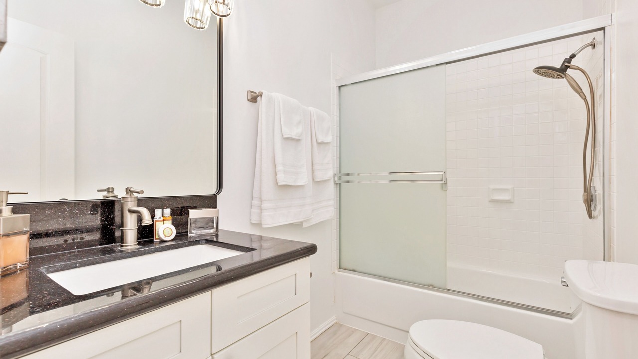 Photo of Bathroom in Maili