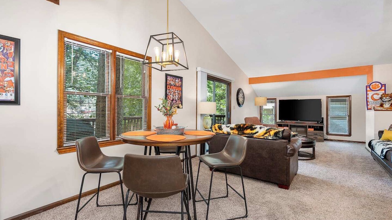 Photo of Livingroom in Clemson