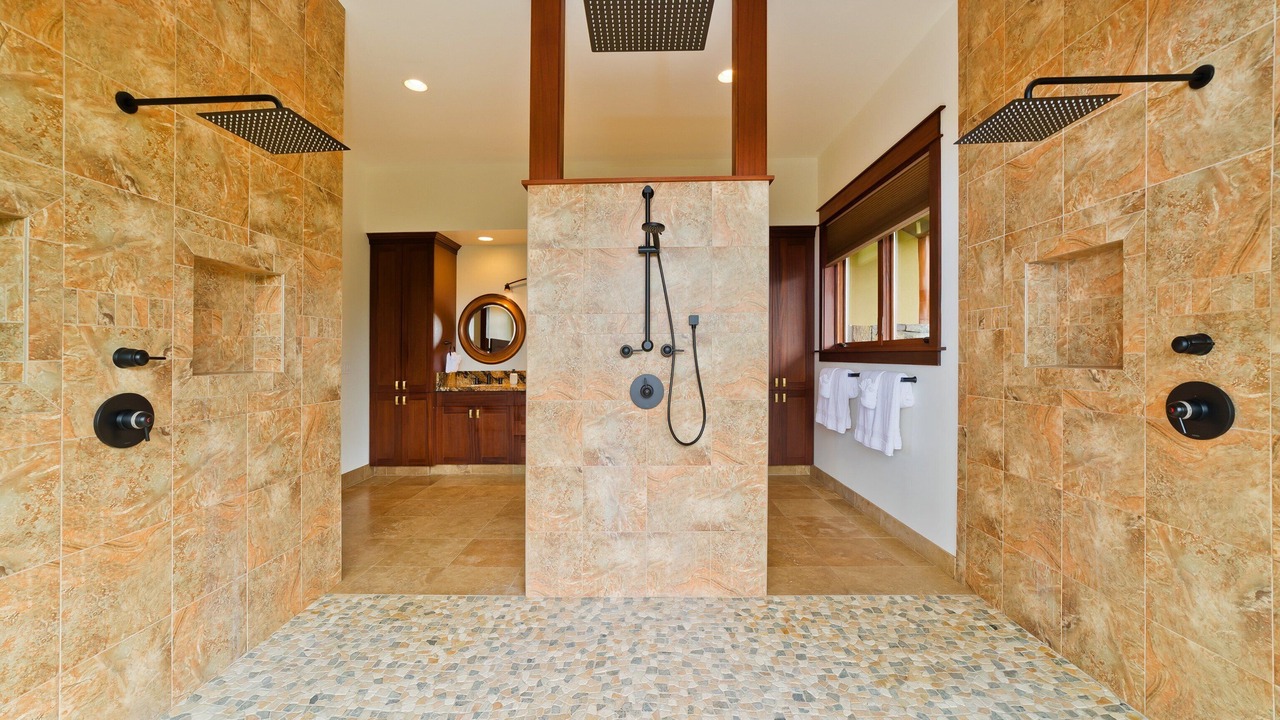 Photo of Bathroom in Historic Kailua Village
