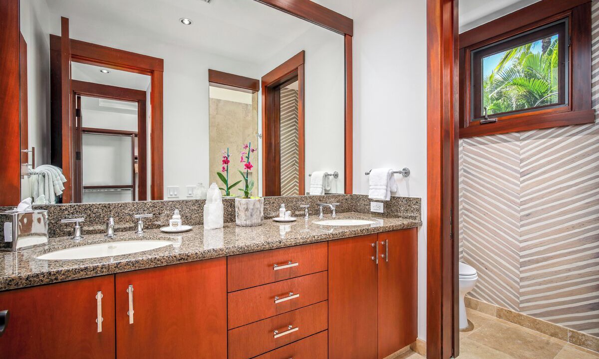 Photo of Bathroom in Kaupulehu