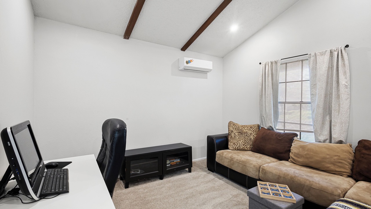 Photo of Livingroom in Babcock North