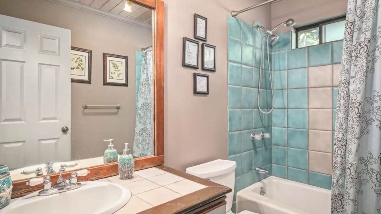 Photo of Bathroom in Francolin Place