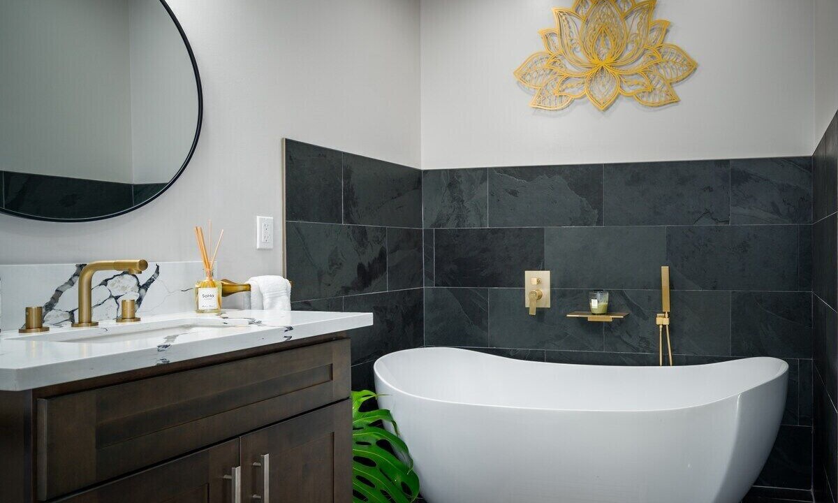 Photo of Bathroom in Royal Hawaiian Estates