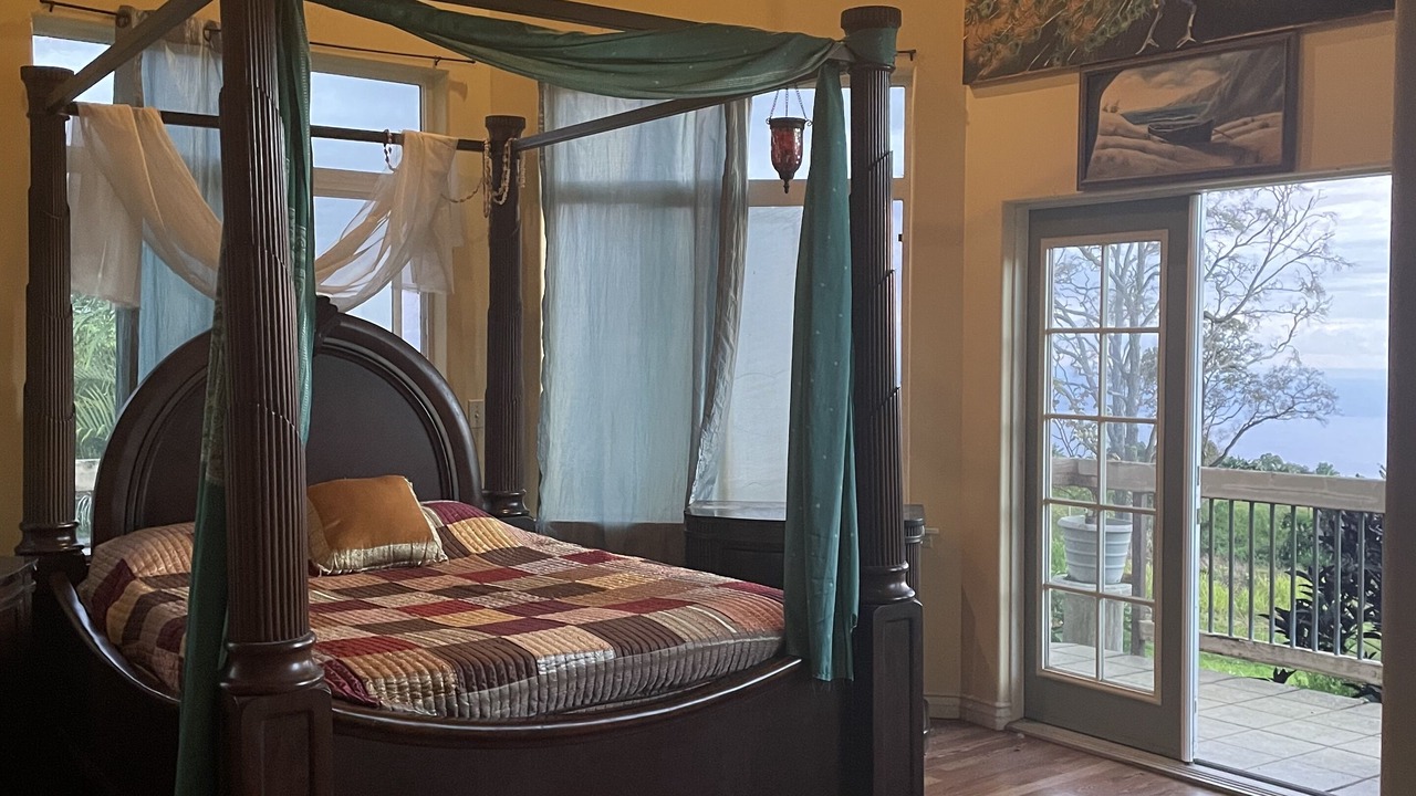 Photo of Bedroom in Holualoa