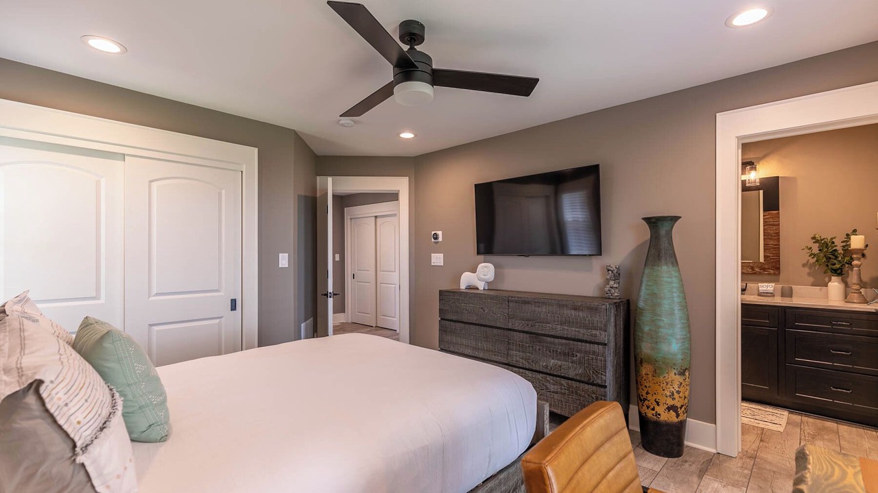 Photo of Bedroom in Lenoir