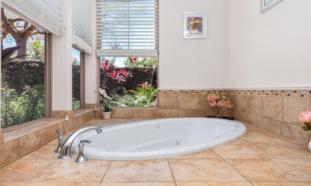 Photo of Bathroom in Kulalani