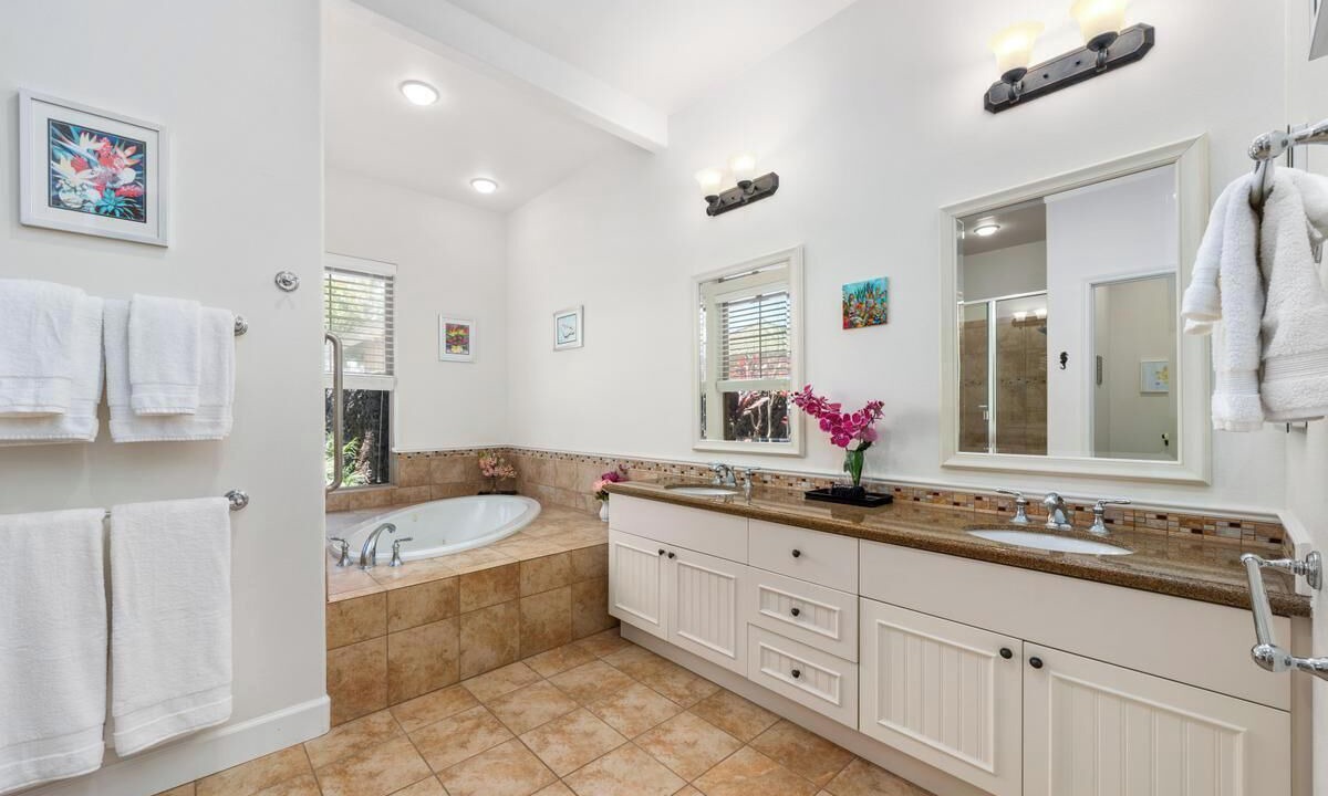 Photo of Bathroom in Kulalani