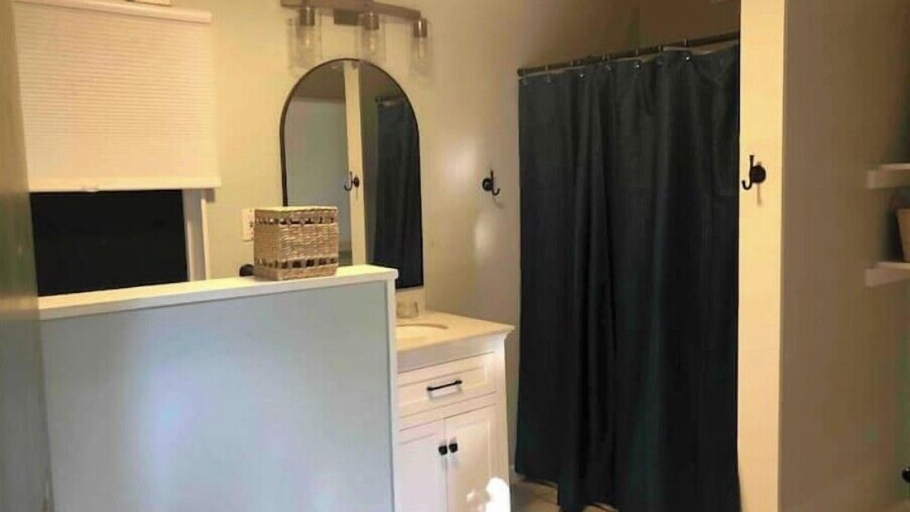 Photo of Bathroom in Kealakekua
