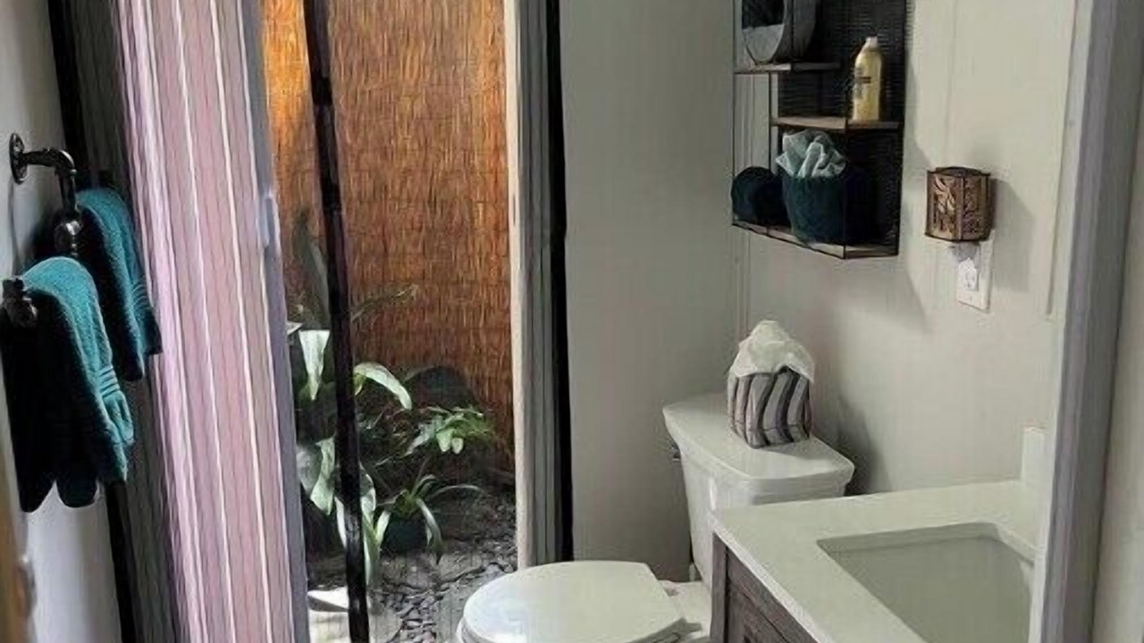 Photo of Bathroom in Kealakekua