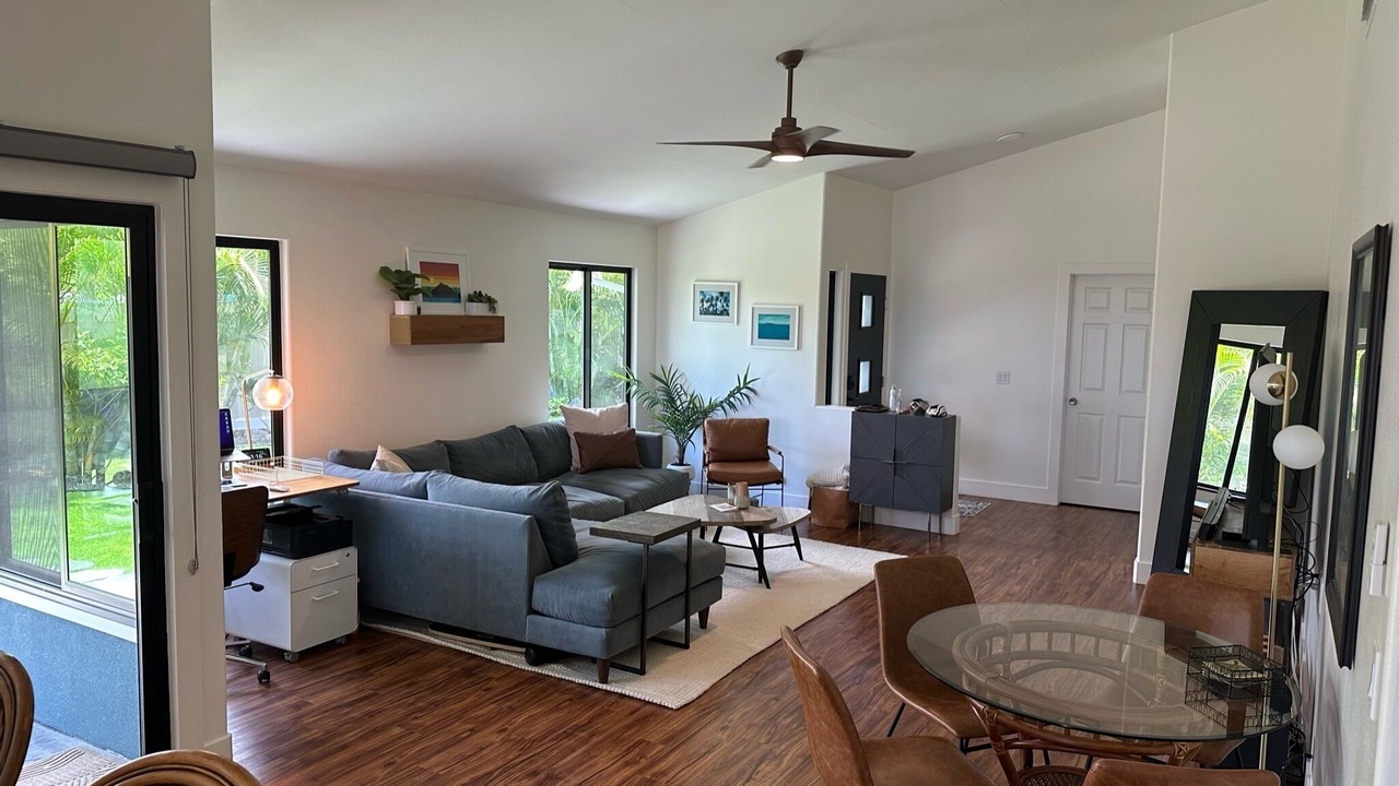 Photo of Livingroom in Kahaluu Bay