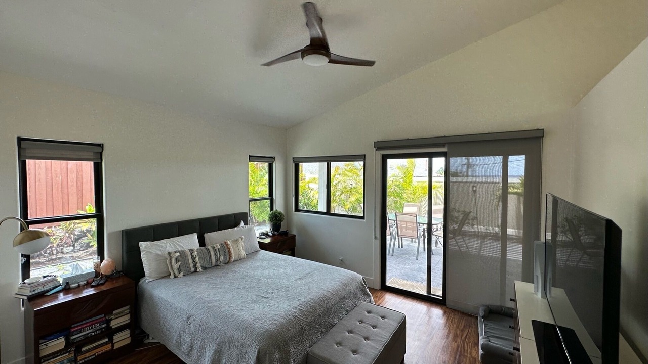 Photo of Bedroom in Kahaluu Bay