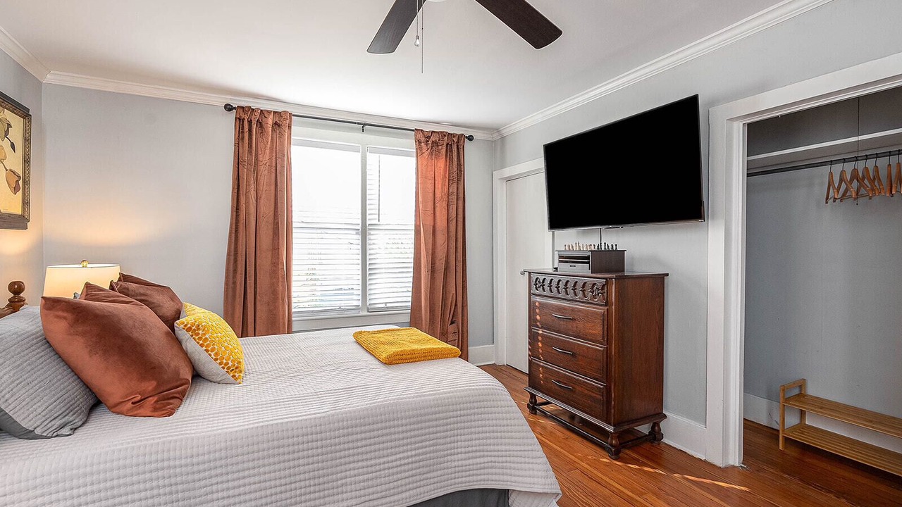 Photo of Bedroom in Midtown
