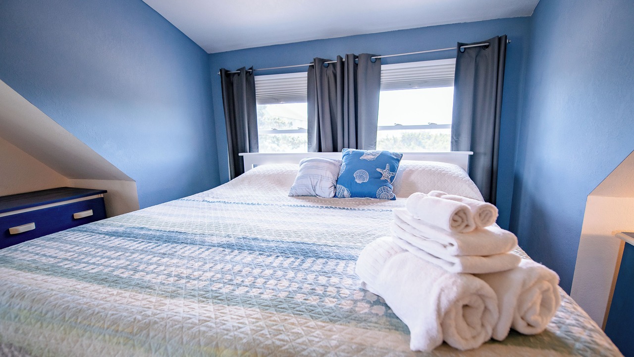 Photo of Bedroom in Wind Over Waves