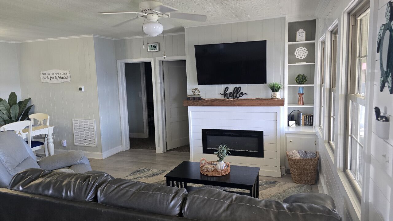 Photo of Livingroom in Cedar Point