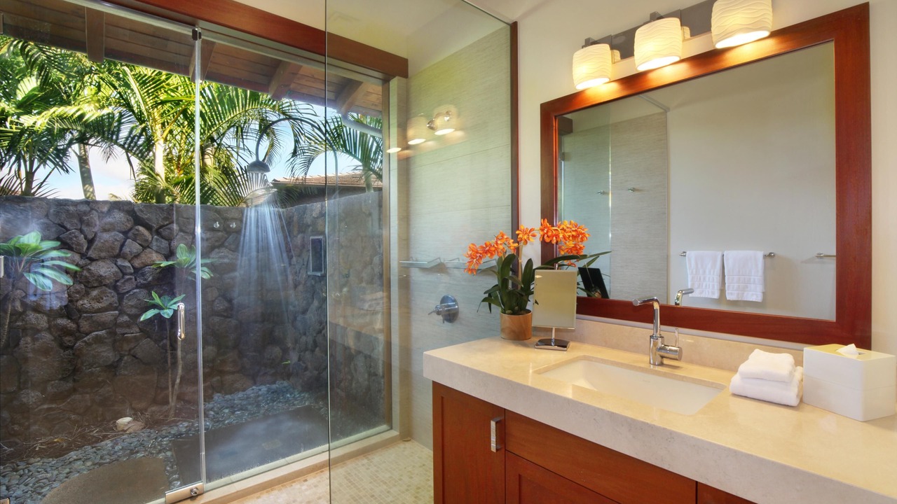 Photo of Bathroom in Poipu