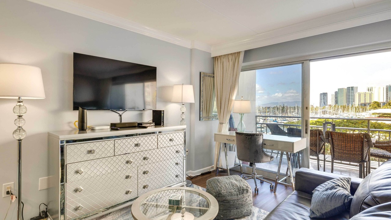 Photo of Livingroom in Waikiki