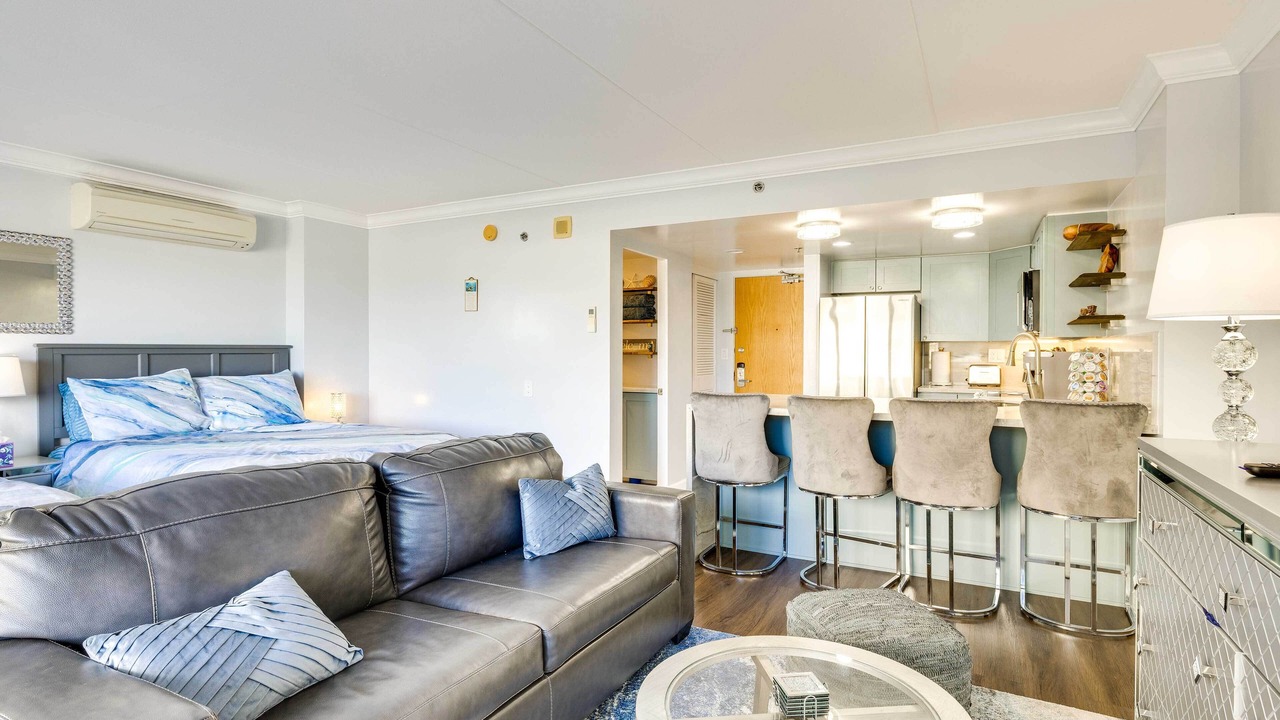 Photo of Livingroom in Waikiki