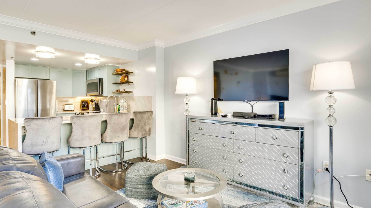 Photo of Livingroom in Waikiki