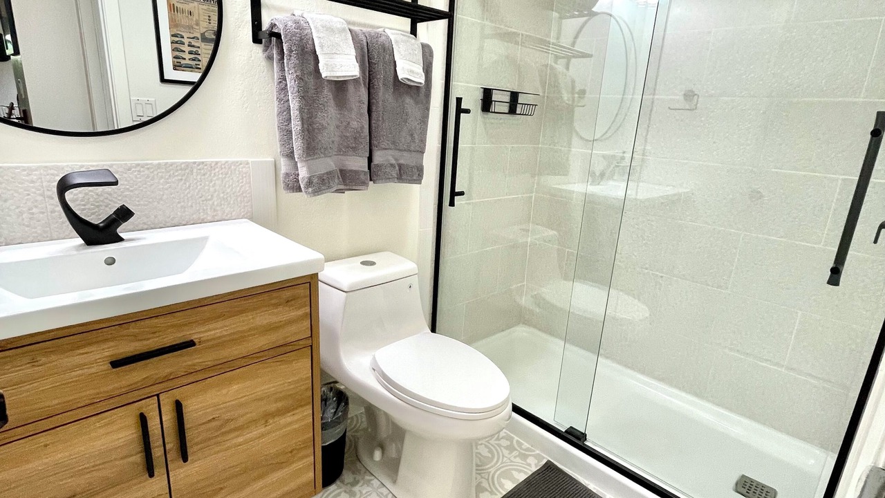 Photo of Bathroom in Haiku