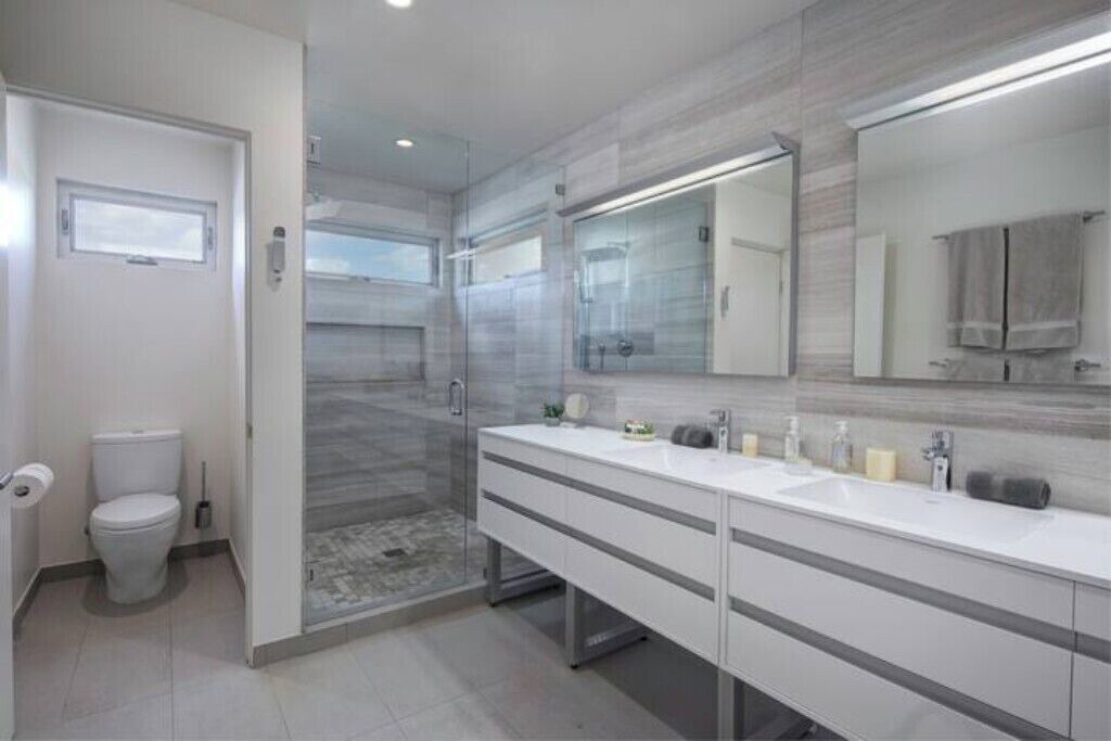 Photo of Bathroom in West Lake Hills