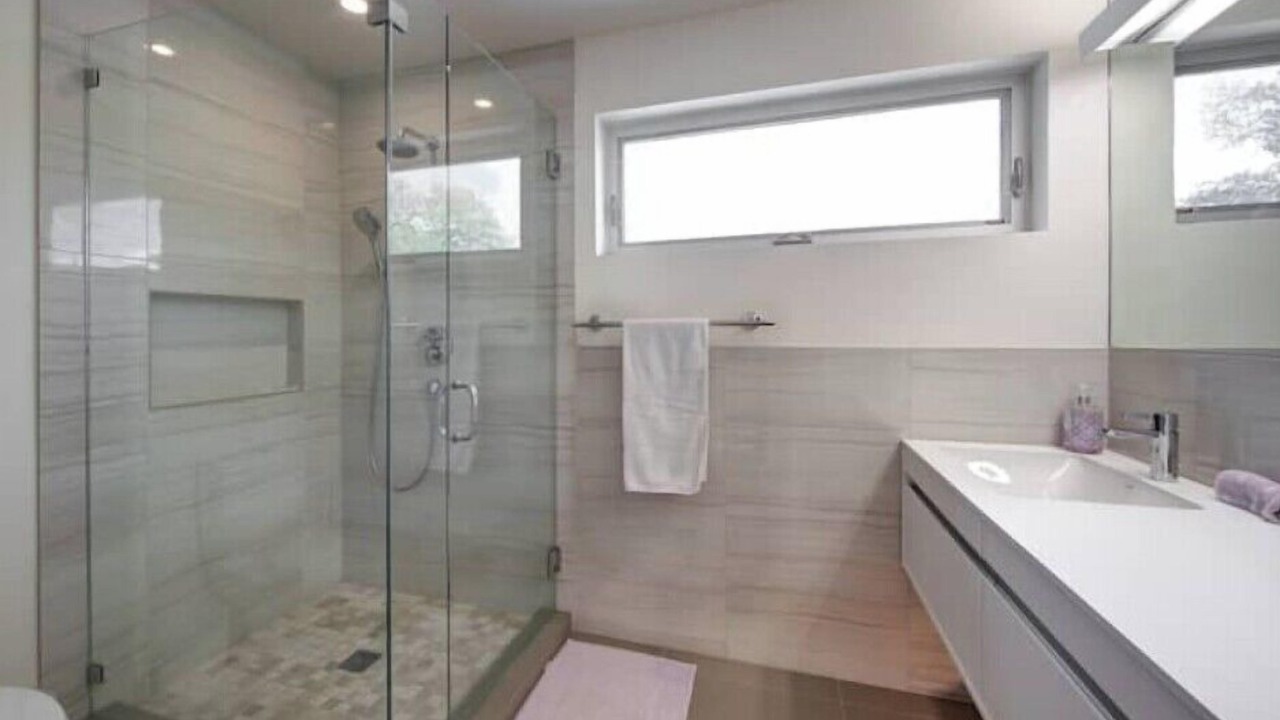Photo of Bathroom in West Lake Hills