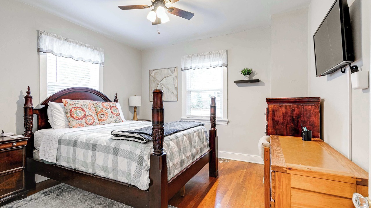 Photo of Bedroom in Willow Lawn