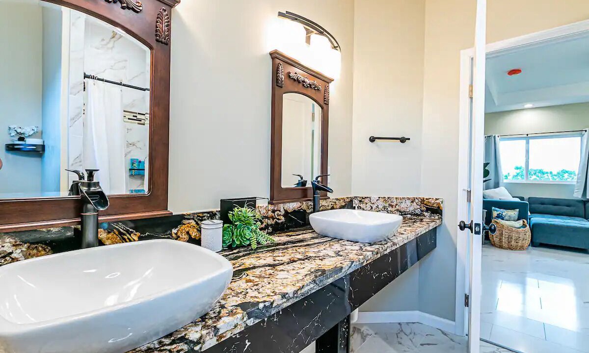Photo of Bathroom in Hilo