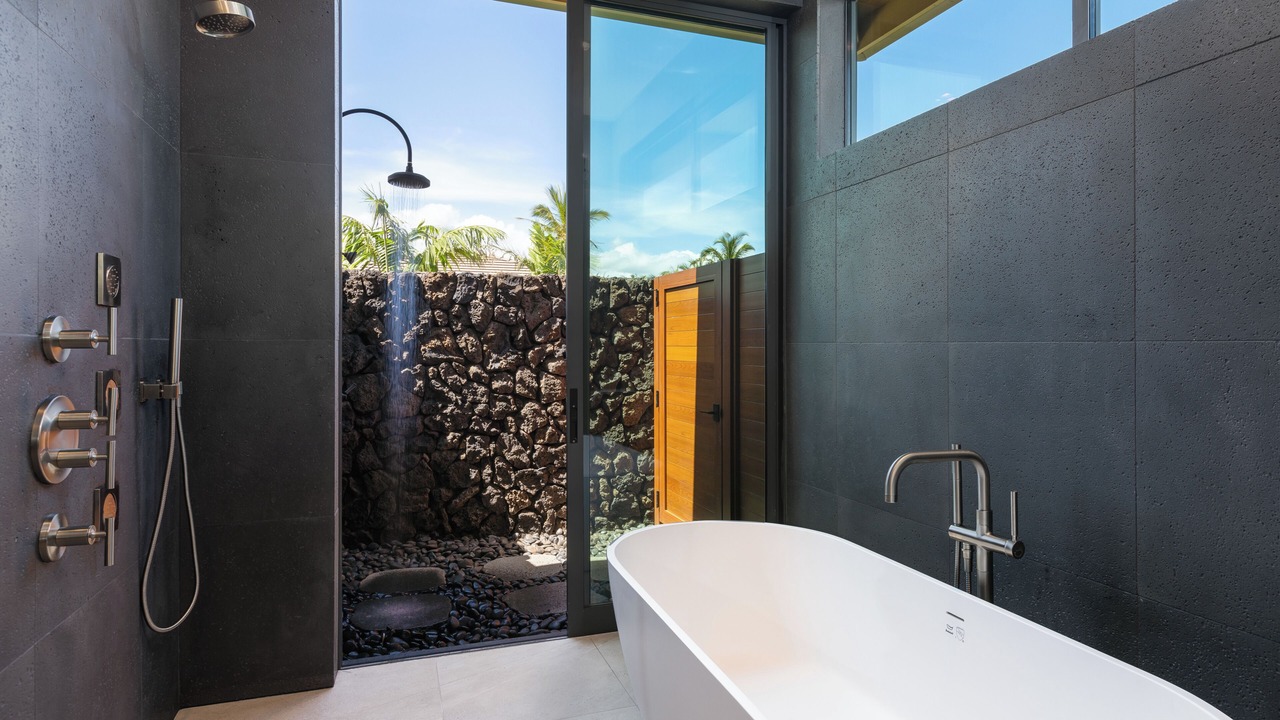 Photo of Bathroom in Waikoloa