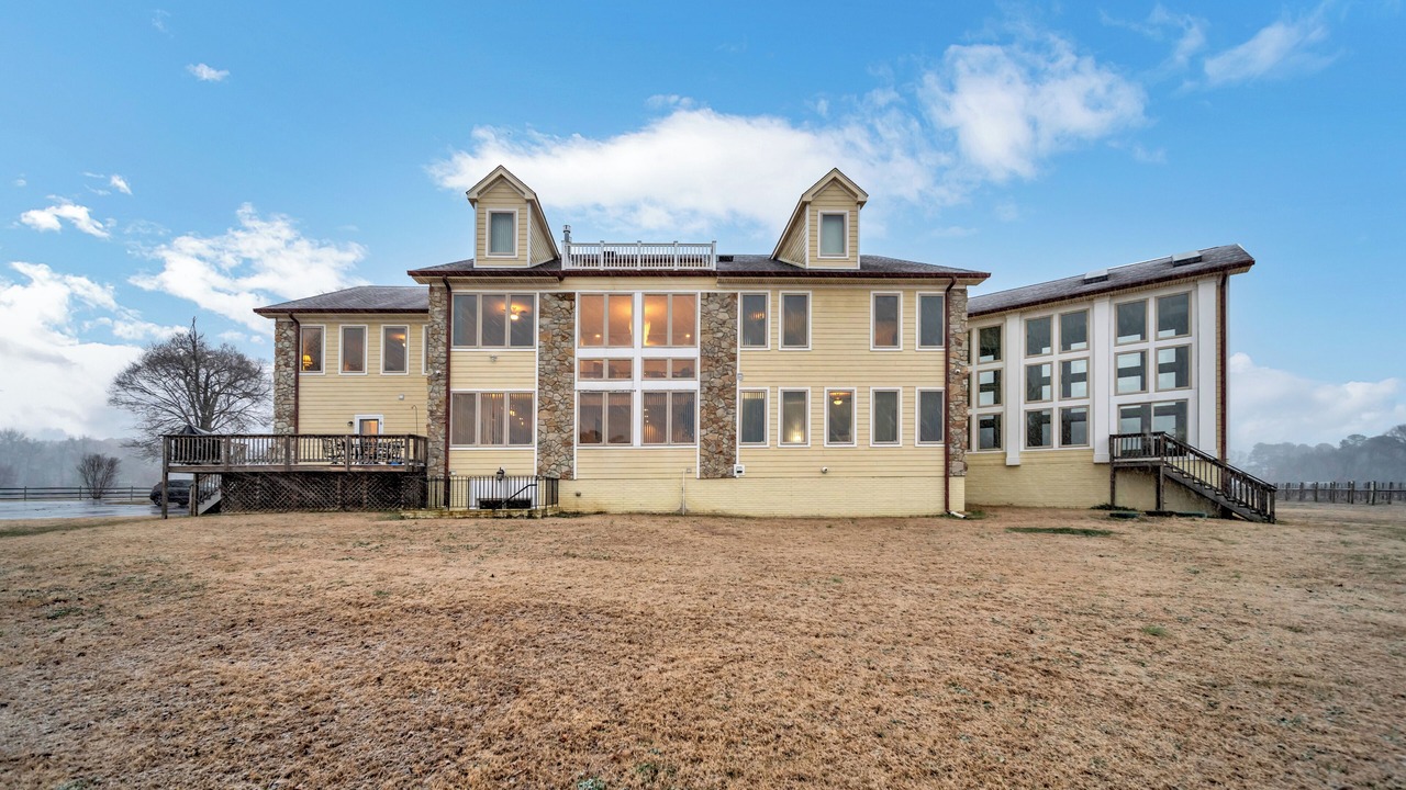 Photo of Outdoor in Issue