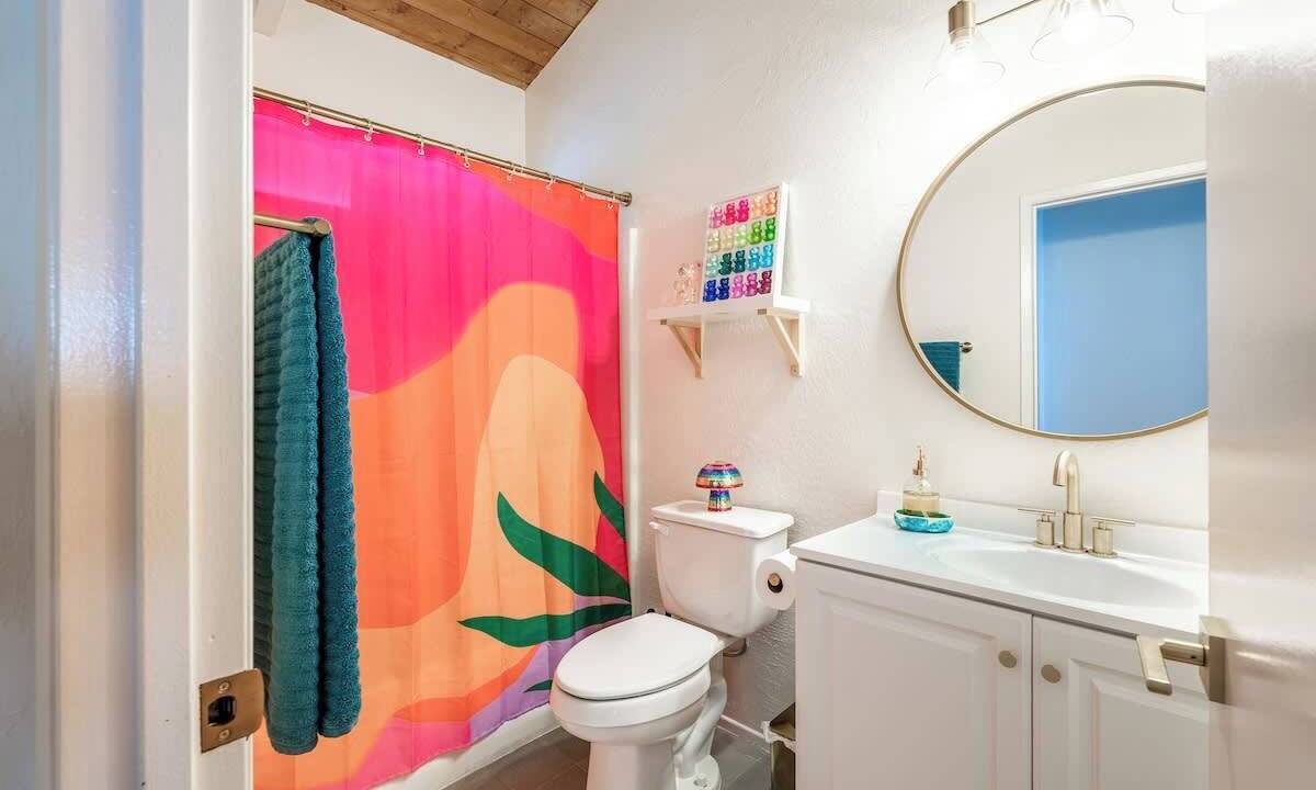 Photo of Bathroom in Kealakekua
