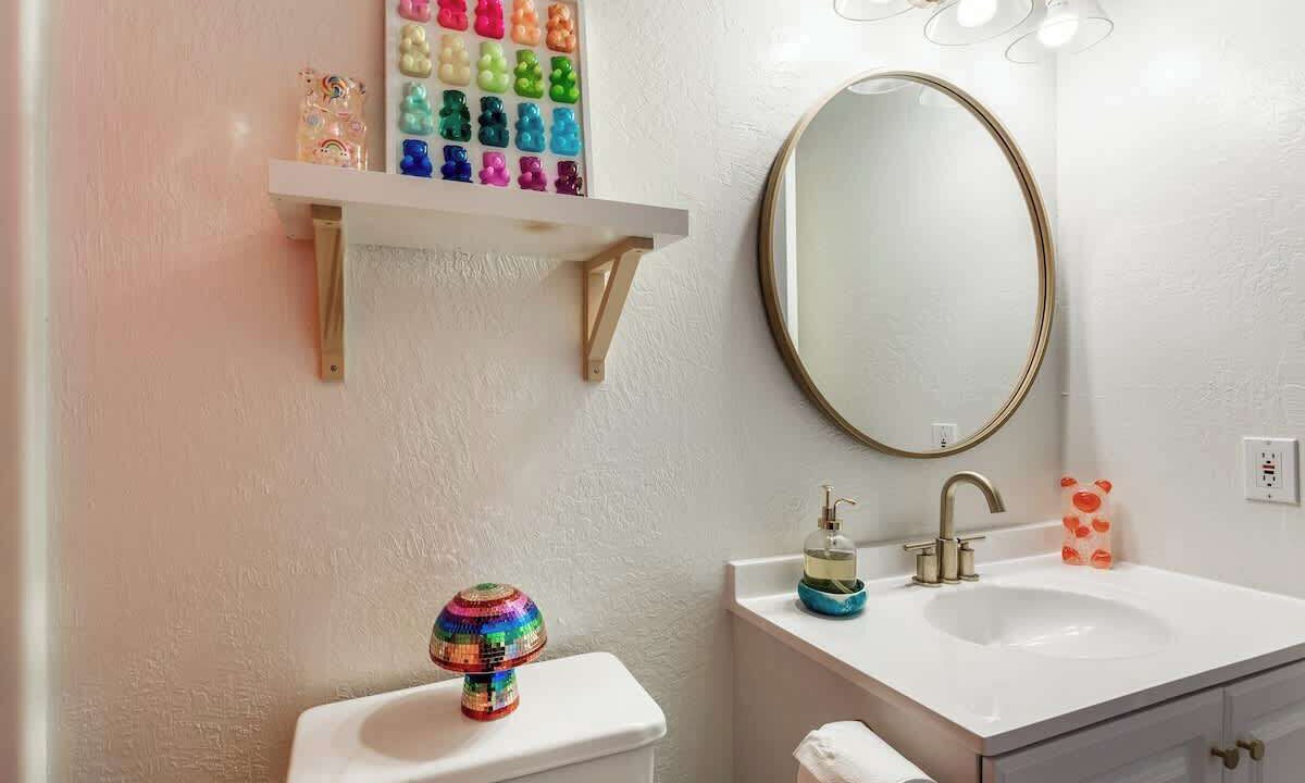 Photo of Bathroom in Kealakekua