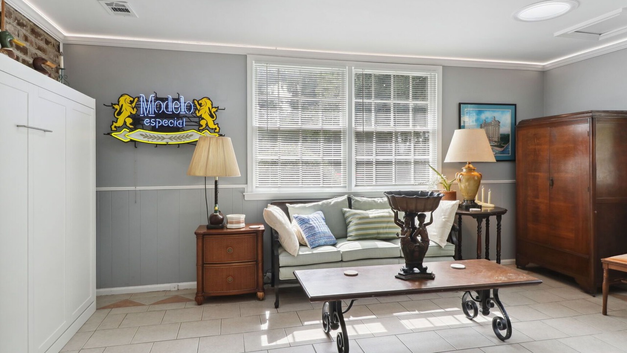 Photo of Livingroom in Midtown