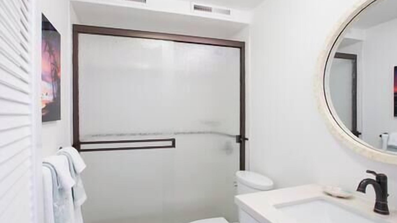 Photo of Bathroom in Ukumehame Ahupuaa