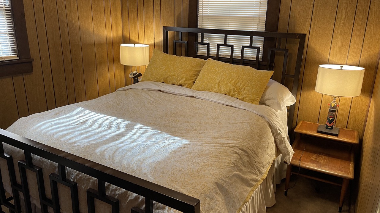 Photo of Bedroom in Salem