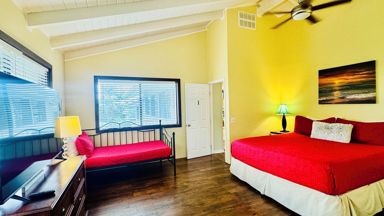 Photo of Bedroom in Kahaluu Bay