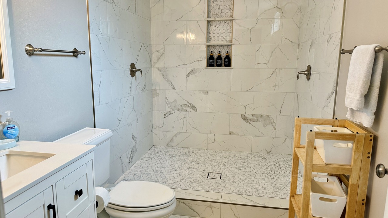 Photo of Bathroom in Kahaluu Bay
