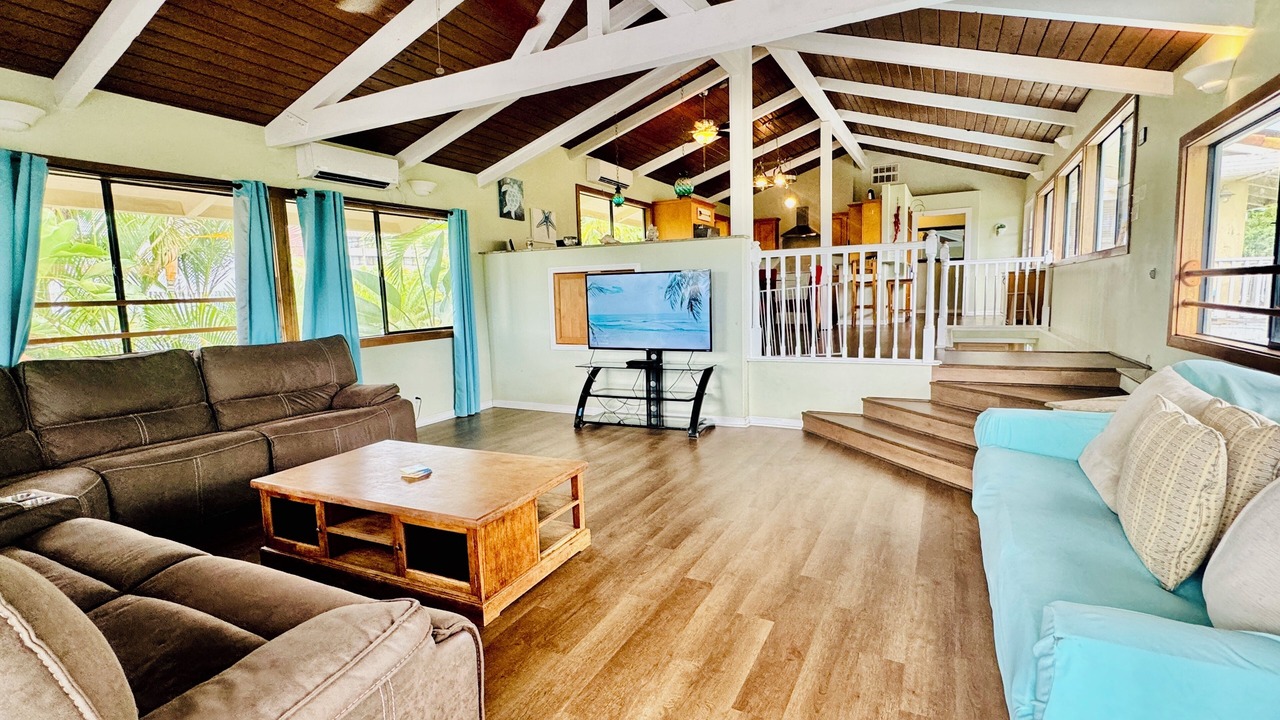 Photo of Livingroom in Kahaluu Bay