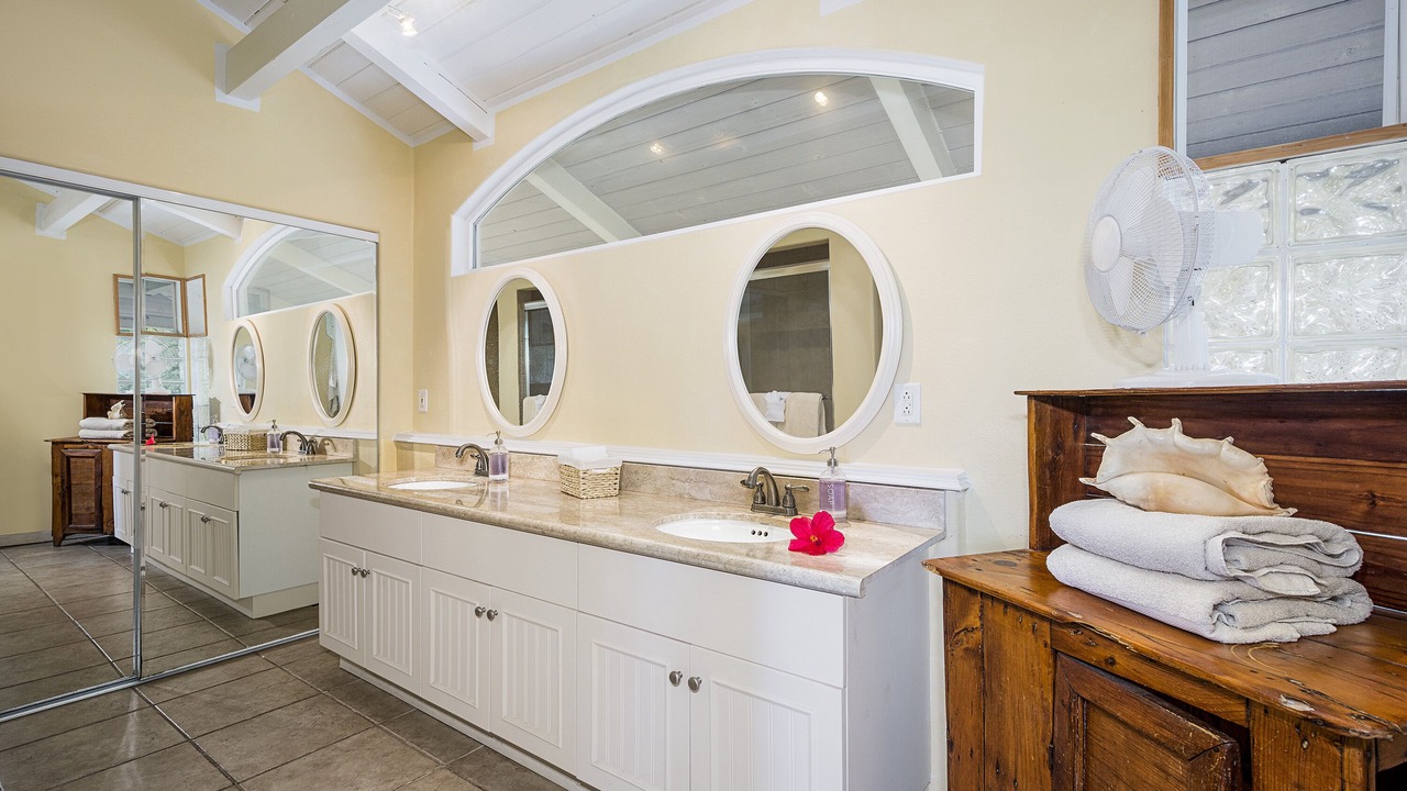 Photo of Bathroom in Kahaluu Bay