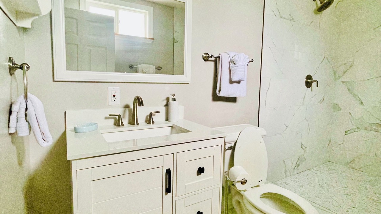 Photo of Bathroom in Kahaluu Bay