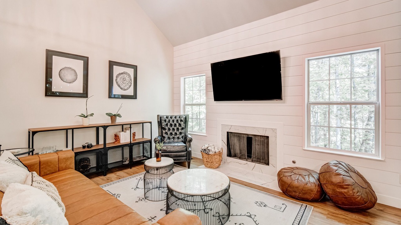 Photo of Livingroom in Johns Creek