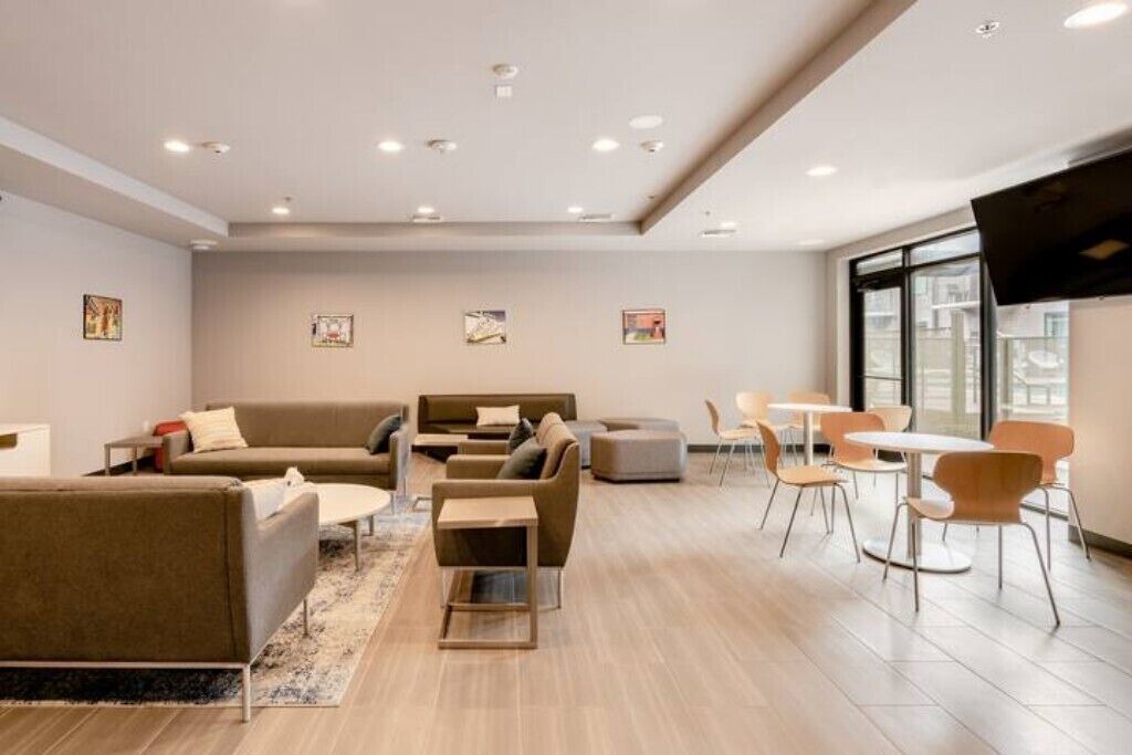Photo of Livingroom in East Cesar Chavez