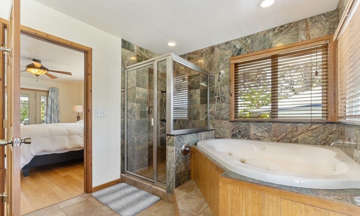 Photo of Bathroom in Volcano