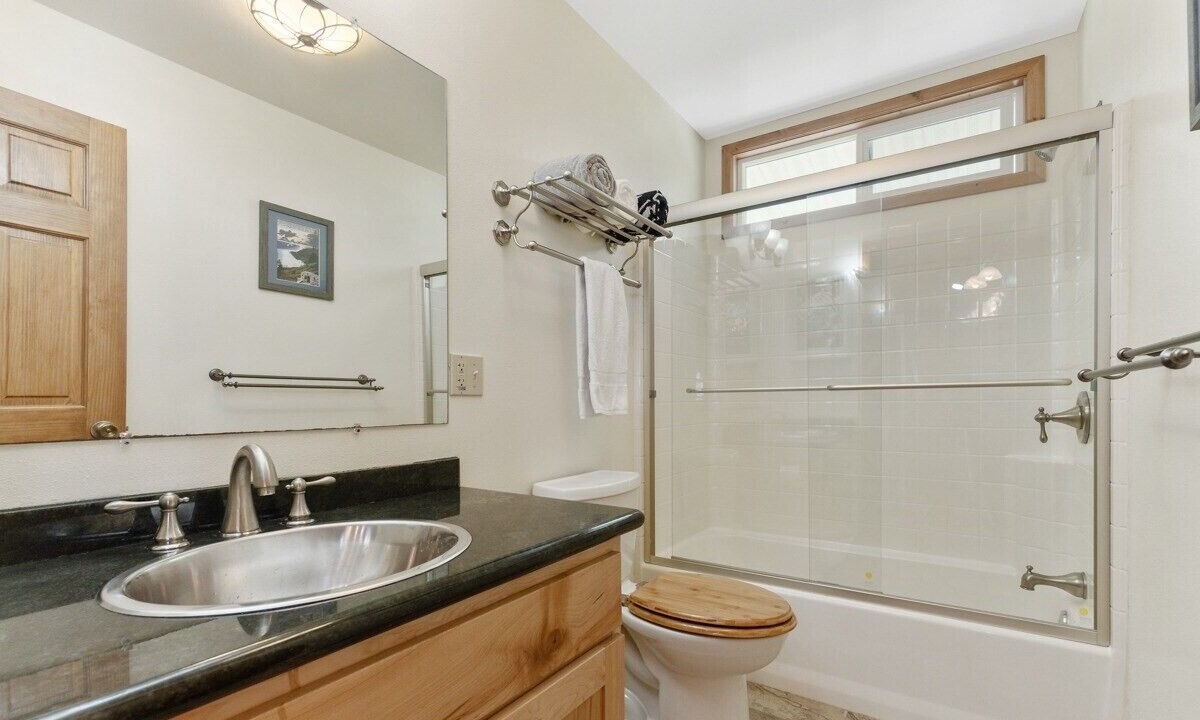 Photo of Bathroom in Volcano