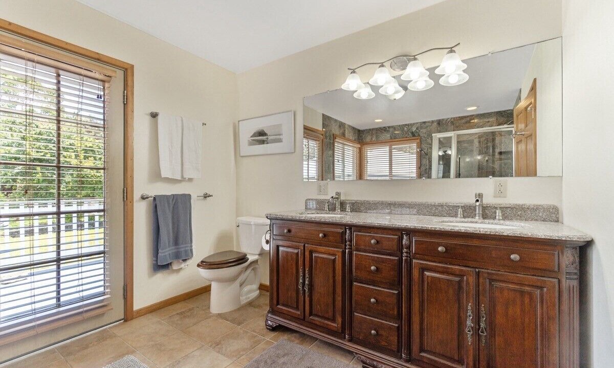 Photo of Bathroom in Volcano