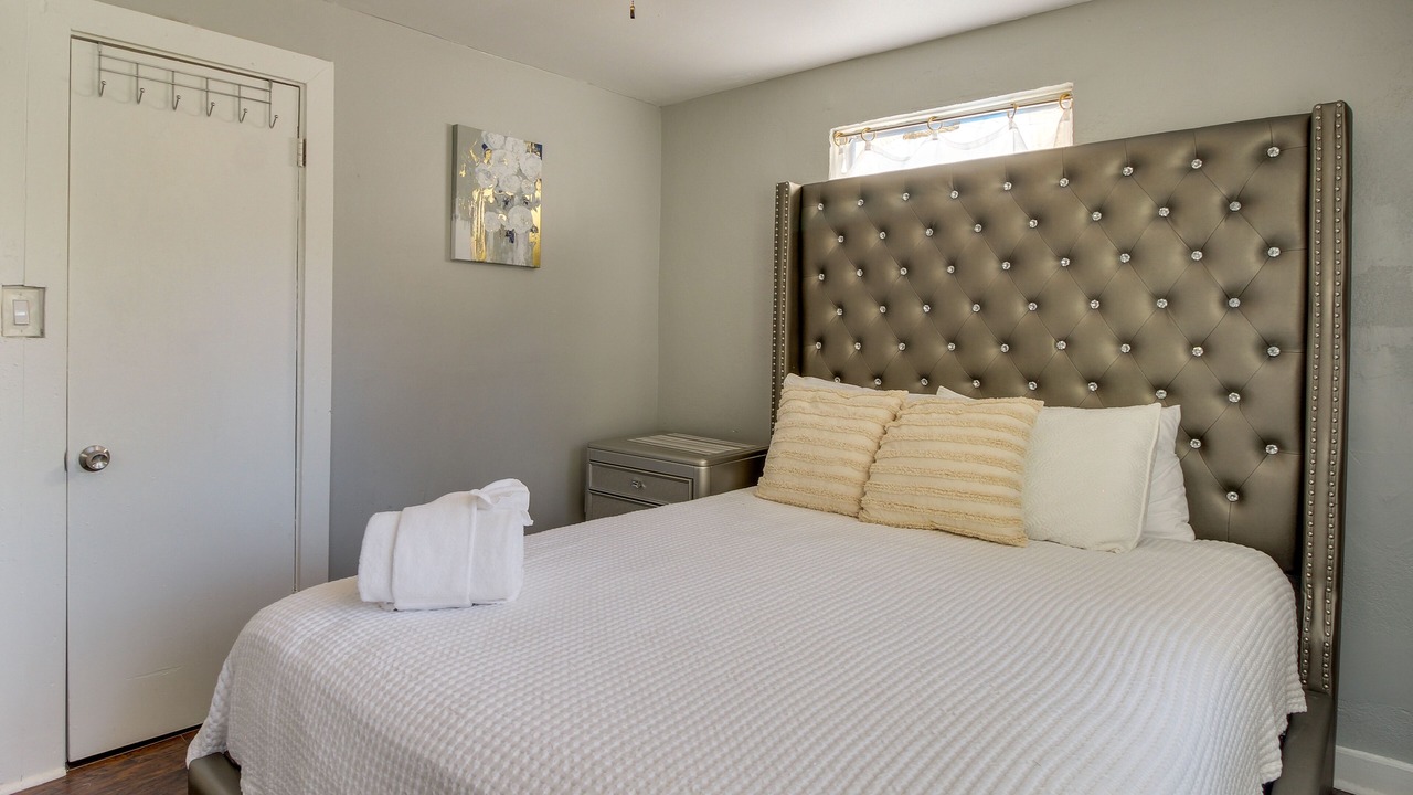 Photo of Bedroom in Midtown